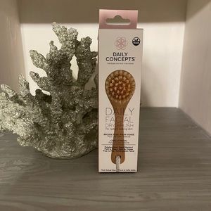 Daily Concepts Daily Facial Dry Brush